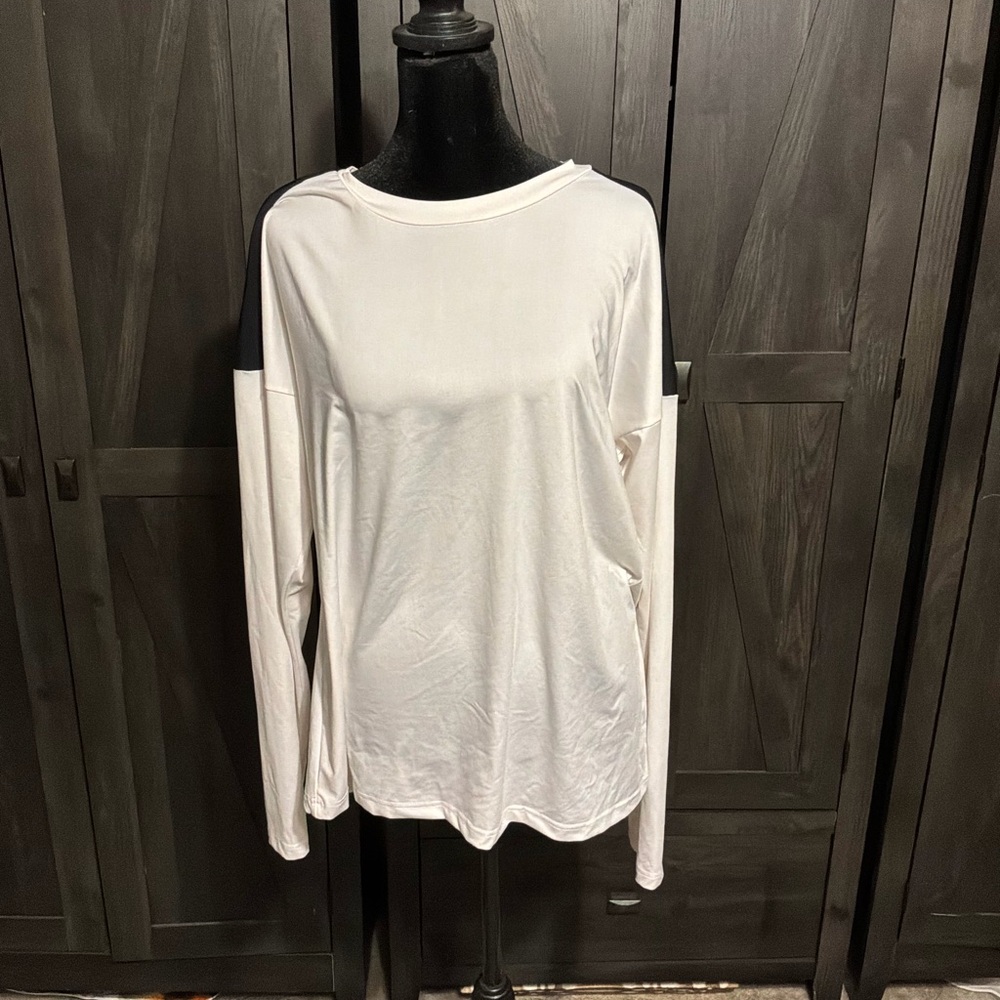 Elegant Women's White Long Sleeve Tee with Razorback